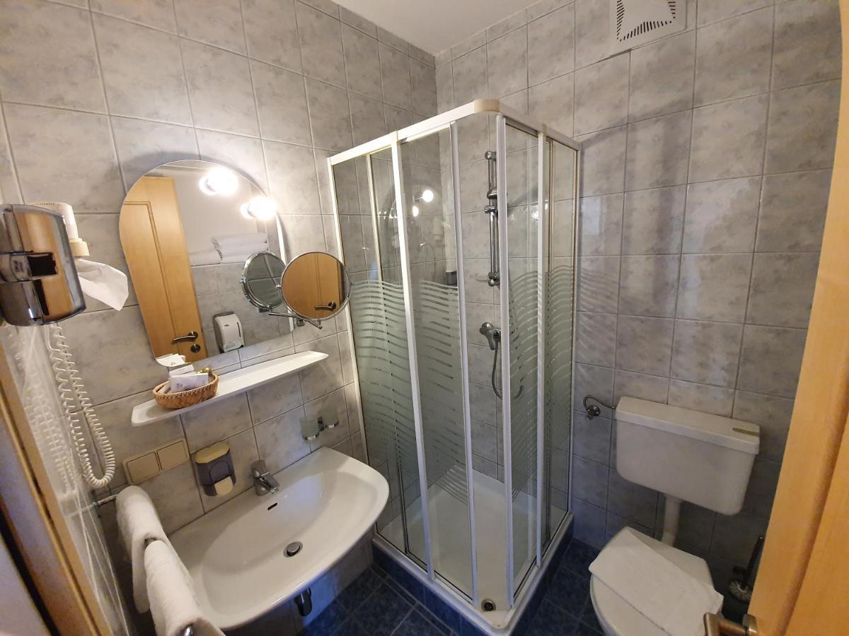 Gasthof Hotel Zur Post Ферлах Екстер'єр фото